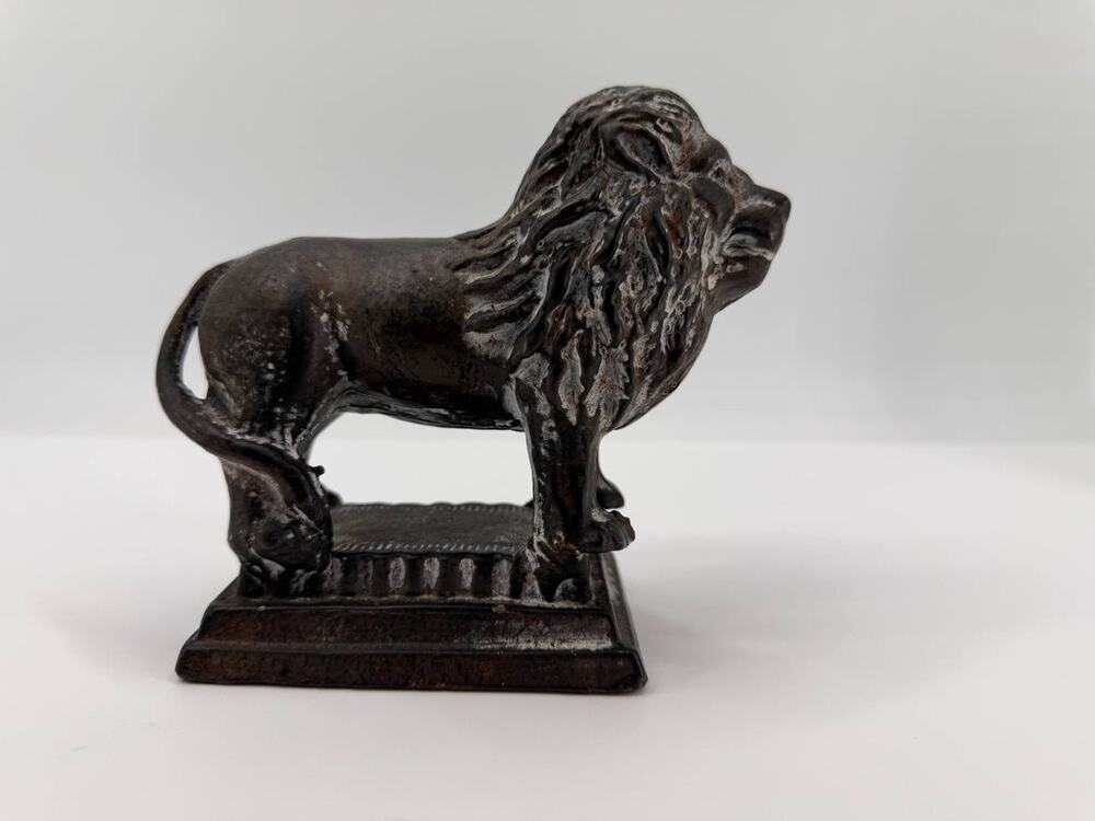 Vintage Cast Iron Lion Statue Figurine Paperweight Home Decor 3.40 lb
